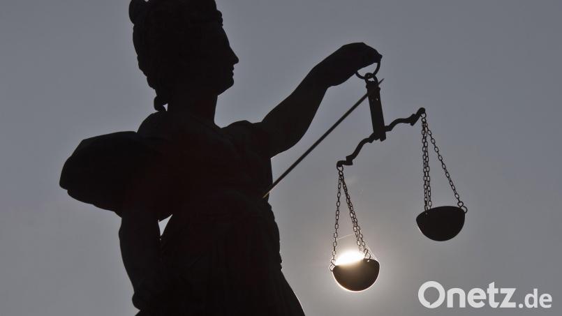 Bewährung oder nicht? Die Abwägung fiel dem Landgericht Amberg im Falle einer 31-jährigen Mutter nicht leicht. Symbolbild: Frank Rumpenhorst/dpa