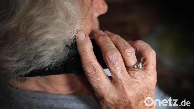 Kriminelle gaukeln einer Frau aus Pleystein am Telefon vor, ihre Schwiegertochter habe einen tödlichen Unfall verursacht. Bild: Karl-Josef Hildenbrand/dpa