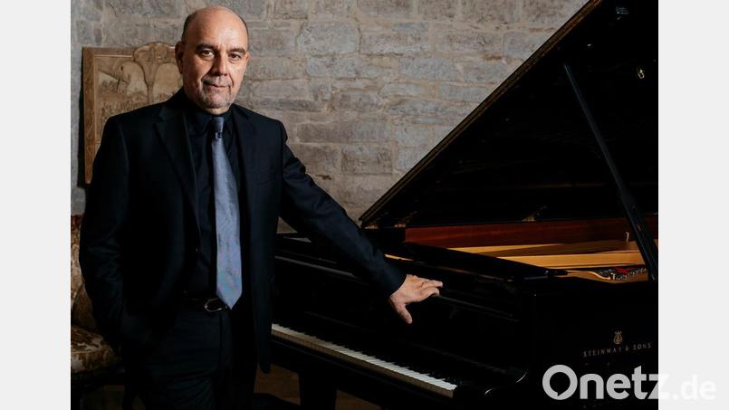 Pianist Pierluigi Camicia eröffnet das Klassikfestival &quot;Goldener Herbst&quot; in der Kebbel Villa in Schwandorf. Bild: Pierluigi Camicia/exb