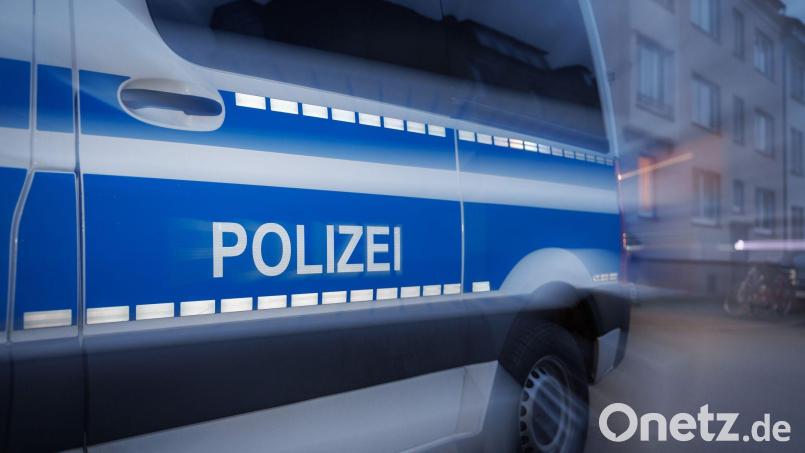 Die Polizei hat bei Ermittlungen gegen die Mitarbeiterin einer Kindertagesstätte im Landkreis Kronach, Oberfranken, aufgenommen. Sie wird verdächtig, ein Kind misshandelt zu haben. Symbolbild: Friso Gentsch/dpa