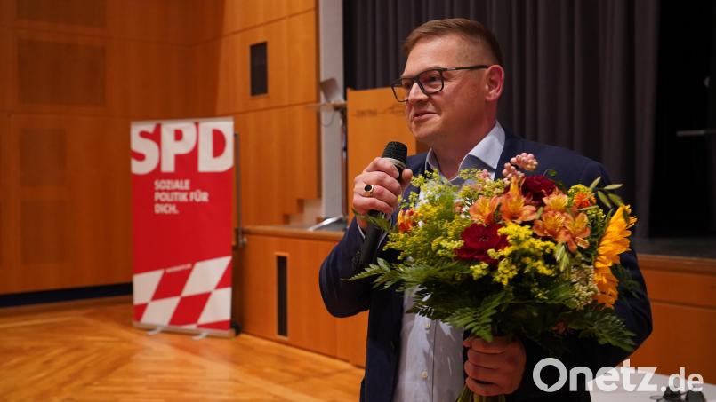 Gregor Foster (43) bedankt sich nach der Wahl. Bild: Laura Fröhler