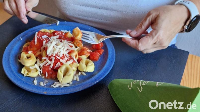 Pasta gehört zu den Lieblingsspeisen der Deutschen. Manchmal sind sie gefüllt, etwa die runden Tortellini oder Tortelloni. Solche Nudeln sollen bei mehreren Gästen einer Pizzeria im Landkreis Schwandorf eine Art Lebensmittelvergiftung ausgelöst haben. Jetzt ermittelt die Kriminalpolizei. Symbolbild: td