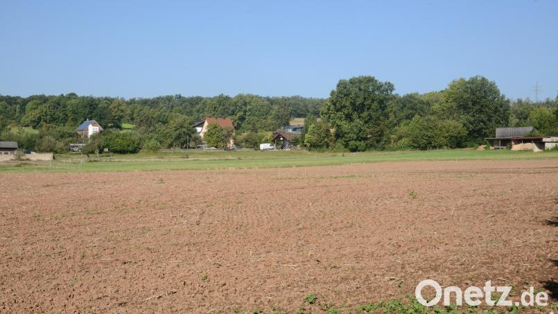 Im Hintergrund ist das Baugebiet &quot;Aign&quot; zu sehen. Der Bebauungsplan wird in der Oktobersitzung als Satzung beschlossen. Bild: bey