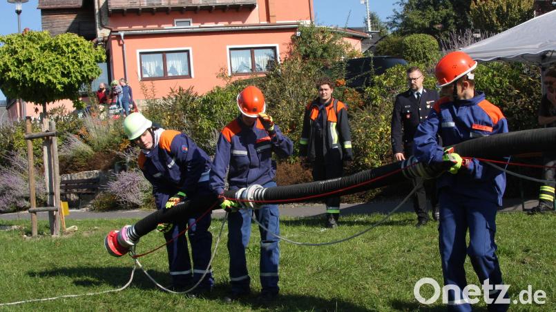 Der Praxisteil war anspruchsvoll. Die gezeigten Leistungen waren aber auch der Beweis dafür, wie fit die Feuerwehr-Jugend bereits ist. Bild: wro