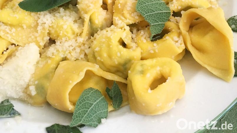 Ob es die in einer Pizzeria verspeisten Tortellini waren, die den Tod einer 46-jährigen Altenpflegerin aus dem Landkreis Schwandorf verursacht haben, wird noch untersucht. Die Frau war drei Tage nach dem Restaurantbesuch im Krankenhaus gestorben. Symbolbild: Johanna Rüdiger/exb