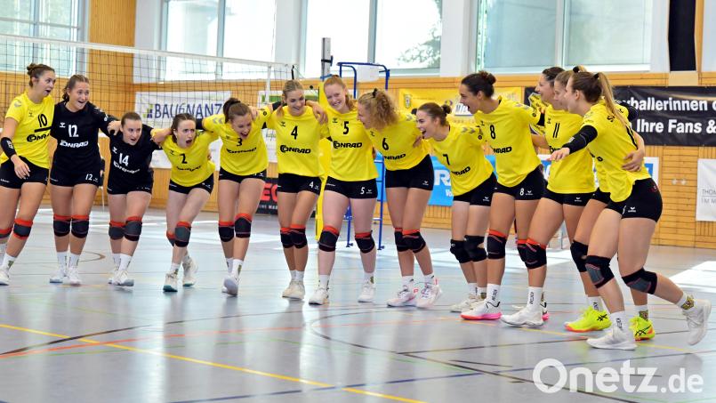 Die Volleyballerinnen des SV Hahnbach freuen sich über einen gelungen Einstand in der Dritten Liga Ost. Bild: Hubert Ziegler
