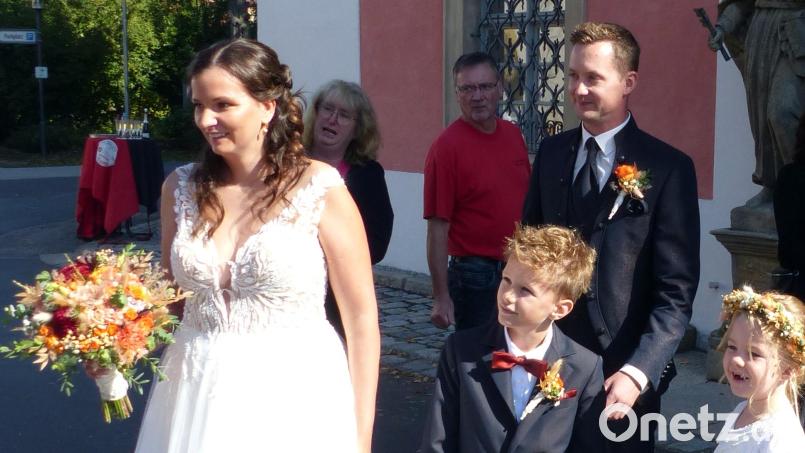 Nach der Hochzeit gibt es für das Brautpaar einen großen Empfang vor dem Gotteshaus. Bild: lgc