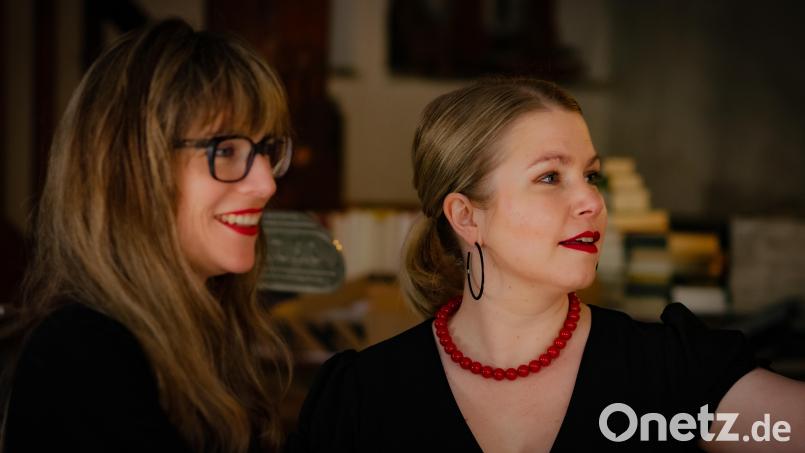 Sopranistin Brigitte Bayer (rechts) und Pianistin Lisa Milyukova (links) ehren den Komponisten Kurt Weill mit Liedern und Texten. Bild: Andreas Fischer/exb