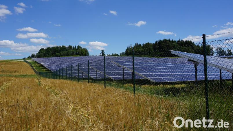 Ein Solarpark ist auf einer Fläche bei Zirkenreuth an der Straße Richtung Großensees geplant. Symbolbild: jut