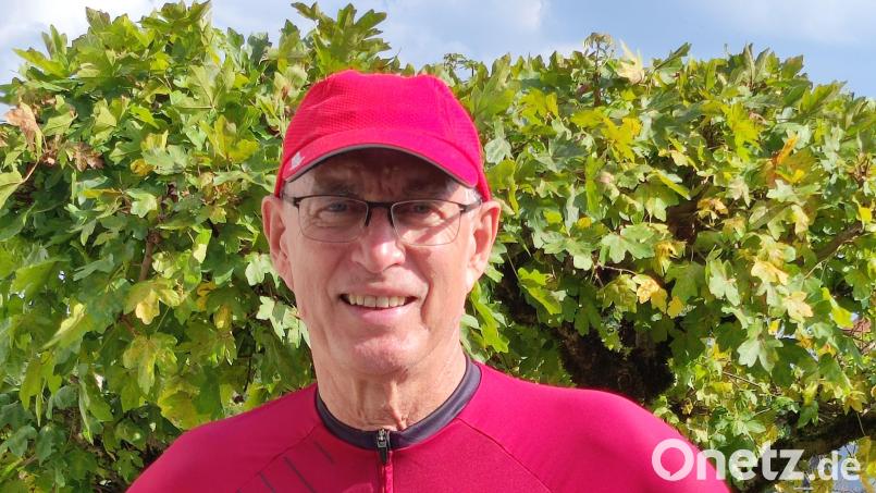 Albert Hölzl mit dem Finisher-Trikot des &quot;Öztal-Radmarathons&quot;. Bild: Resi Meier