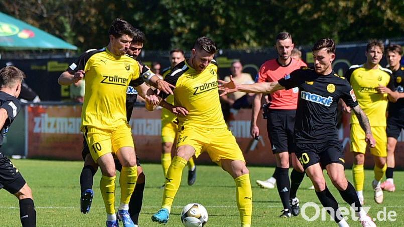 Lukas Dotzler (Mitte am Ball) im Spiel gegen die SpVgg Bayreuth. Bild: dme