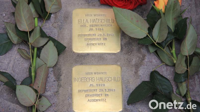 Vor dem Anwesen Mommsenstraße 20 in Berlin erinnern seit 2014 zwei Stolpersteine an Ella Hauschild und Tochter Ingeborg. Zu der Erbendorfer Familie gehörten auch Vater Max Hauschild und Sohn Horst. Letzterer wird 1938 von der Gestapo verhaftet, später wieder freigelassen. Er geht nach England. Nach dem Tod des Ehemanns geht Ella mit Tochter Ingeborg nach Berlin. Die beiden Frauen werden 1943 nach Auschwitz deportiert – sie kehren nicht mehr zurück. Archivbild: njn