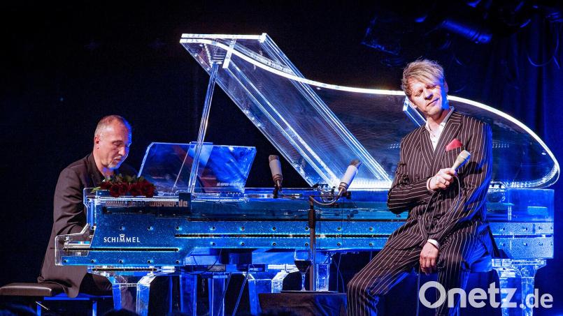 Sänger Markus Engelstaedter und Pianist Bernd Meyer ehren den legendären Udo Jürgens. Bild: Udo Wide/exb