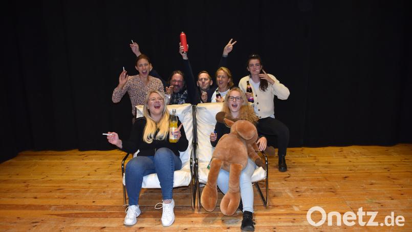Das Ensemble von Shalom Amitié probt mehrmals in der Woche für „Vokuhila-Rebellen: Forever Young“. Bild: ubb