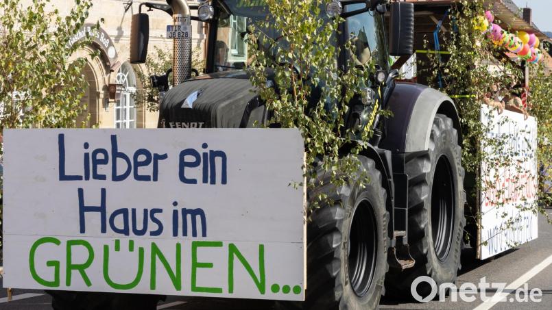 Dieser Spruch am Wagen der Erbendorfer Jugend bei Kirwazug stößt bei der Vorsitzenden des Grünen-Ortsverbandes Kemnather Land, Gabi Zaus, auf Unverständnis. Archivbild: Roland Wellenhoefer