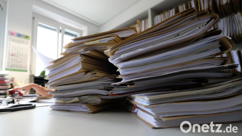Der Landtag debattiert über das erste Paket der Staatsregierung zum allgemeinen Bürokratieabbau. Symbolbild: Bernd Weißbrod/dpa