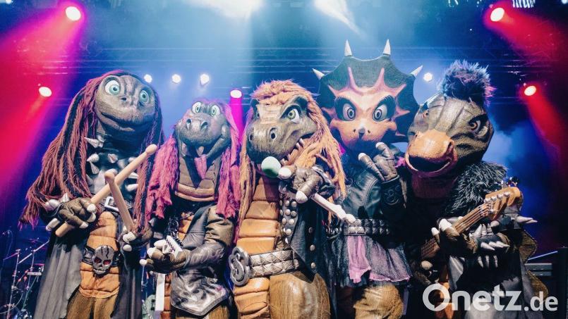 Heavysaurus rocken die Bühne mit kindgerechtem Heavy Metal. Bild: Jens Vetter/exb