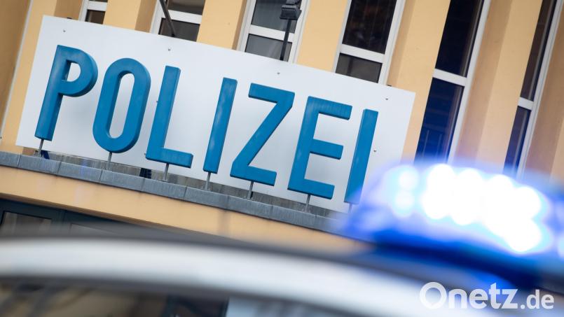 Auf dem Parkplatz eines Supermarktes in Neustadt/WN kam es zu einem Unfall. Symbolbild: Friso Gentsch/dpa
