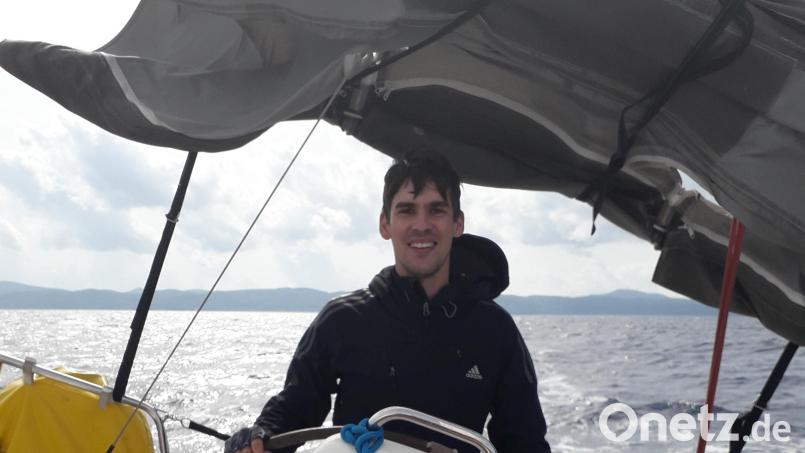 Felix Deubzer begann im Alter von neun Jahren das Segeln und ist heute Ausbildungsleiter im Yachtclub Weiden. Bild: Wolfgang Freund