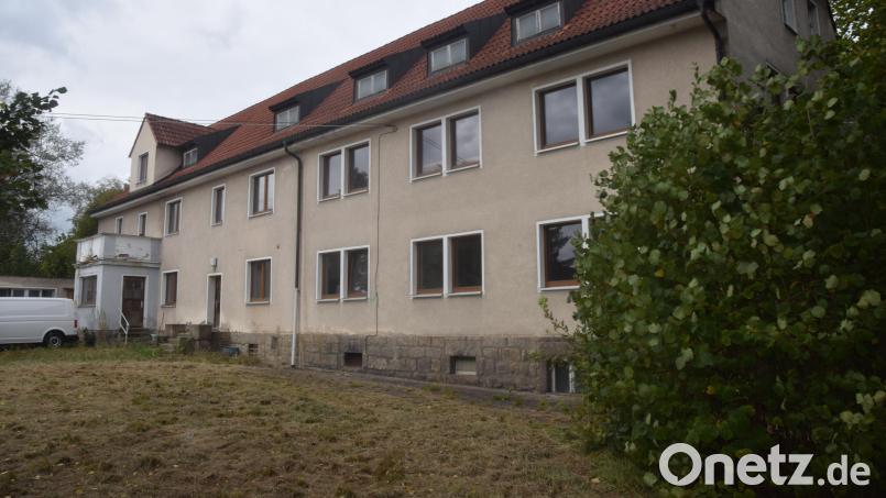 Aus dem ehemaligen Verwaltungsgebäude der Bleikristallfabrik Beyer &amp; Co soll ein &quot;Kreativ-Kraft-Werk&quot; mit einem Park der Ruhe und Inspiration werden. Eine Machbarkeitsstudie soll dies konkretisieren. Bild: fz