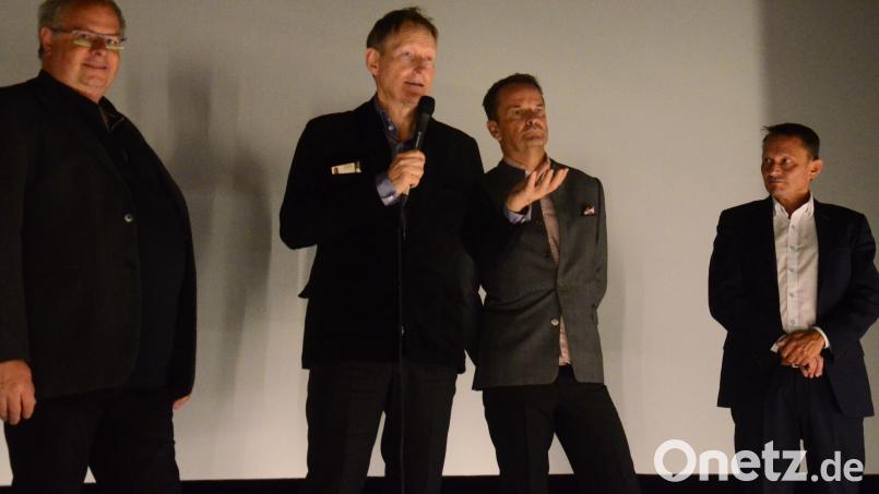 &quot;Charity Movie&quot; wurde präsentiert von Lions-Club-Präsident Elmar Grosser (links) und den beiden &quot;Vantage&quot;-Chefs Peter Märtin und Wolfgang Bäumler, Vertreter eines der erfolgreichsten Verleihunternehmen für Kameratechnik und Filmobjektive. Bild: Kunz