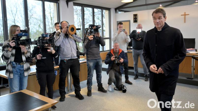 Jens Lehmann vor dem Amtsgericht in Starnberg. Archivbild: Peter Kneffel/dpa