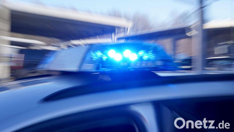 Als die Polizei zu einem Diebstahl in einem Supermarkt gerufen wird, hat sie keine Mühe den Täter festzuhalten. Er schlief seelenruhig seinen Rausch aus. Symbolbild: Marcus Brandt/dpa