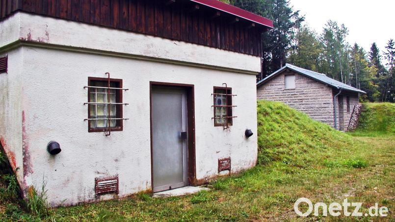 Der Hochbehälter in Oberölbühl wird fit gemacht für die Zukunft, voraussichtlich 2026. Im Hintergrund ist der neue Hochbehälter zu sehen, der 1995 erbaut worden ist. Bild: ld