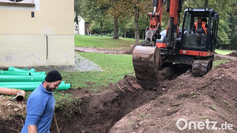 Damit die immer wiederkehrenden Überschwemmungen in der Wallfahrtskirche ein Ende haben, werden die Kanalrohre erneuert. Bild: mma