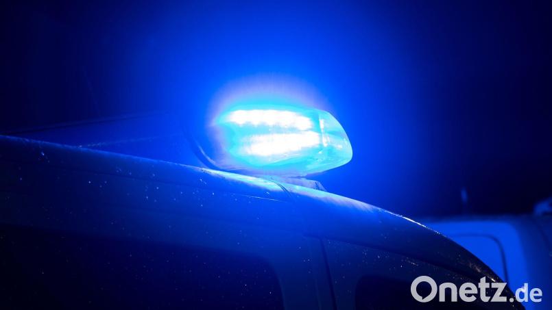 Am frühen Samstagmorgen erwischt die Weidener Polizei einen betrunkenen Autofahrer. Symbolbild: Sarah Knorr/dpa