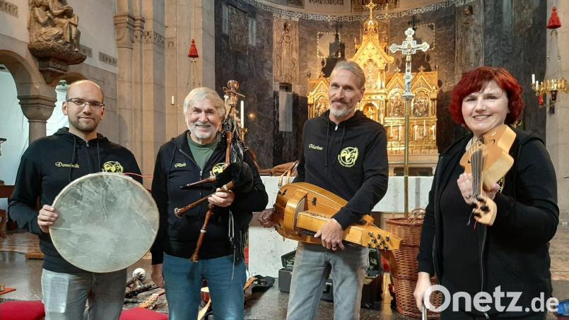 Die Spielleute „Amici musicae antiquae“ brachten mittelalterliche Klänge nach St. Josef in Weiden. Bild: Simone Spiegler