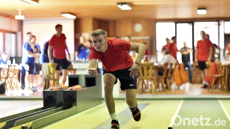 Christopher Hiltl und die Neukirchner Fortuna-Kegler unterliegen gegen den KC Oberaltertheim im Spitzenspiel der Bayernliga mit 3:5. Archivbild: Hubert Ziegler