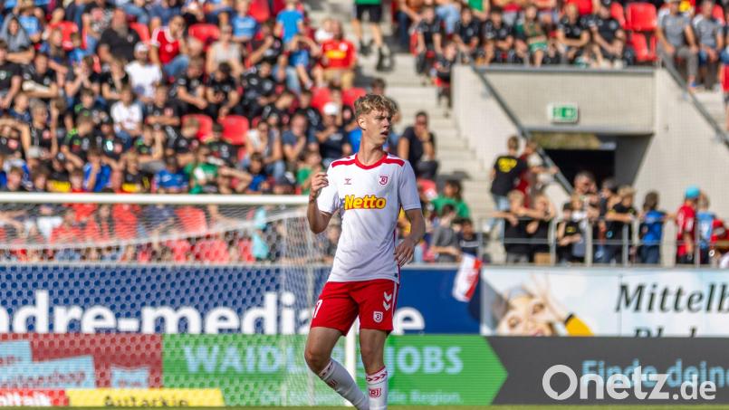Leopold Wurm am Samstag bei seinem Startelf-Debüt beim SSV Jahn Regensburg im Spiel gegen den 1. FC Kaiserslautern. Bild: Sascha Janne