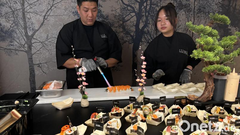 Auch die Sushi wurden live zubereitet. Bild: san