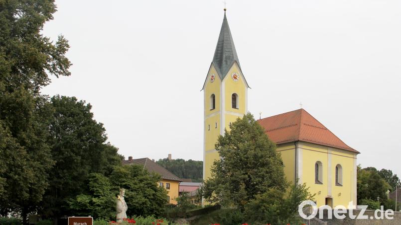 Die Ortsbild prägende Pfarrkirche St. Martin Niedermurach wurde vor 250 Jahren am 29. September 1774 in ihrer jetzigen Form eingeweiht. Gut gehalten hat sich das Gotteshaus an der Murach, obwohl die letzte Außenrenovierung bereits über 20 Jahre zurückliegt. Bild: boj