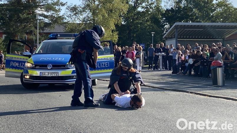 Zahlreiche Vorführungen stehen beim Familientag der Bereitschaftspolizei auf dem Programm. Bild: Polizeihauptmeister Lucas Ziegler, VII. BPA Sulzbach-Rosenberg, 77. Ausbildungsseminar/exb