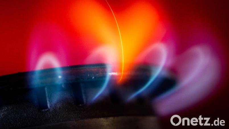 Eine Stichflamme aus einem Gasbrenner verletzte einen Mitarbeiter des städtischen Bauhofs bei seiner Arbeit schwer. Bild: Frank Rumpenhorst/dpa