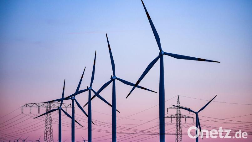 Bis 2030 soll es in Bayern 1000 neue Windräder geben. Die Hälfte der neuen Anlagen sollen in den Staatsforsten entstehen, der Rest auf Privatgrundstücken. Symbolbild: Jan Woitas/dpa