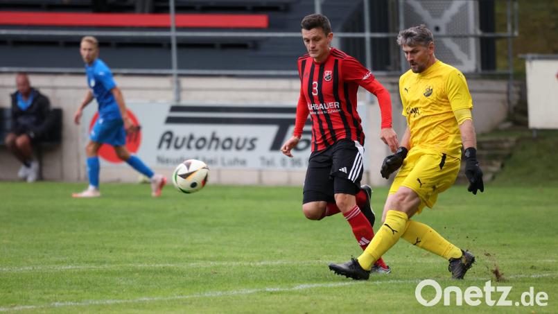 Der SC Luhe-Wildenau (links Benjamin Urban) ist derzeit richtig gut in Form. Gegen das Landesliga-Schlusslicht aus Deggendorf soll der dritte Sieg in Folge her. Archivbild: Dieter Jäschke