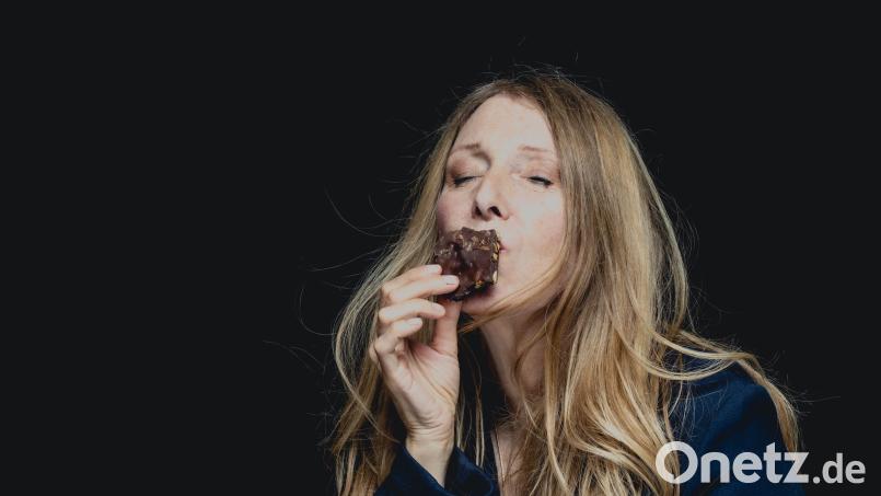 Elle Czischek feiert die Schokolade in einem Musikkabarett. Bild: Kilian Blees/exb