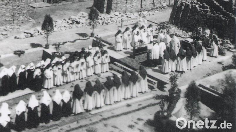 Bei der Grundsteinlegung für die neue Klosterkirche am 13. Juli 1923 waren viele Ordensschwestern dabei Bild: Archiv  Kloster Waldsassen/exb