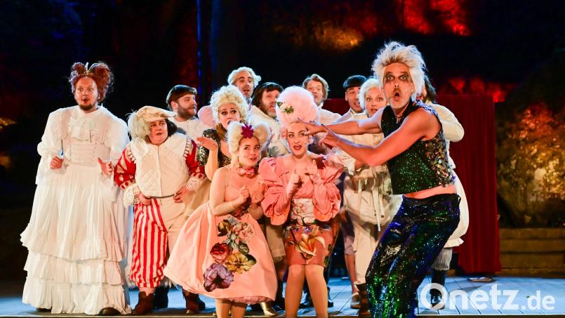 Mit einer fulminanten Ensemble-Leistung in Shakespeares &quot;Sommernachtstraum&quot; wurde die Abendspielzeit 2024 der Luisenburg-Festspiele eröffnet. Nächstes Jahr läuft unter anderem die „Unendliche Geschichte“. Archivbild: Florian Miedl/Luisenburg-Festspiele