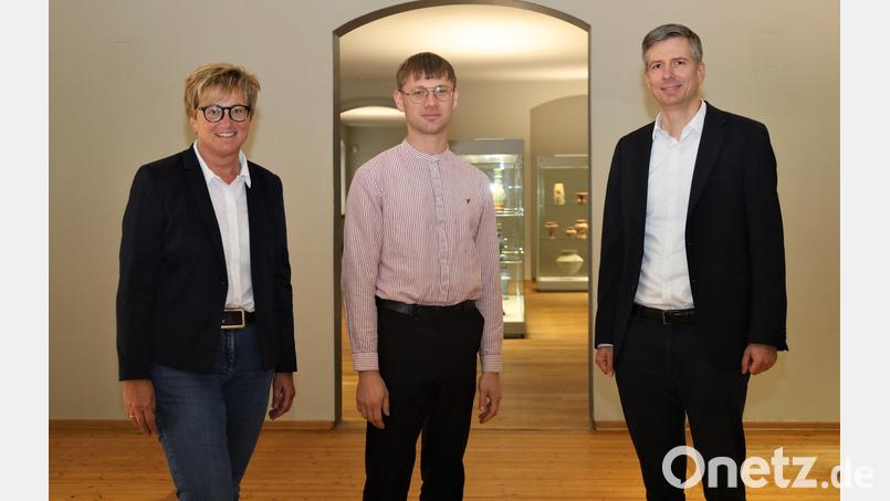 Der neue Leiter des Internationalen Keramik-Museums Johannes Listewnik (Mitte) zusammen mit Kulturamtsleiterin Sabine Guhl (links) und Andreas Holz. Bild: Stadt Weiden i. d. OPf.
