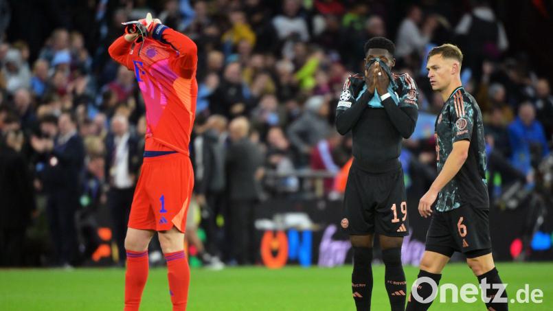Manuel Neuer (links) würde sich nach dem Spiel nur noch verstecken. Joshua Kimmich (rechts) und Alphonso Davies können die Niederlage bei Aston Villa nicht fassen. Bild: Peter Kneffel/dpa