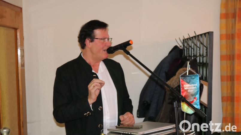 Wolfgang Pöschl spricht bei einer Veranstaltung zur Landtagswahl. Archivbild: Elisabeth Geiling-Plötz