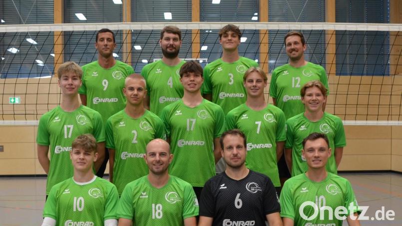 Mit diesem „runderneuerten“ Team startet der VC/DJK Amberg in die Regionalliga-Saison. Bild: gsp