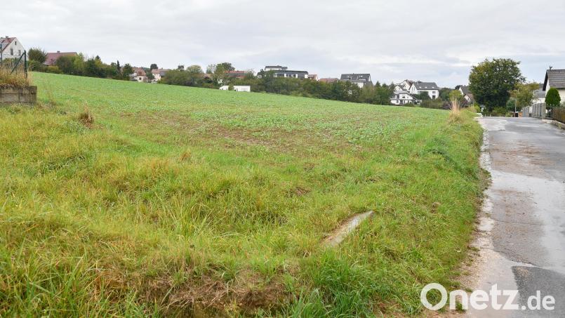 „An der Fagerastraße“ in Raigering entsteht ein neues Baugebiet. Bild: Petra Hartl
