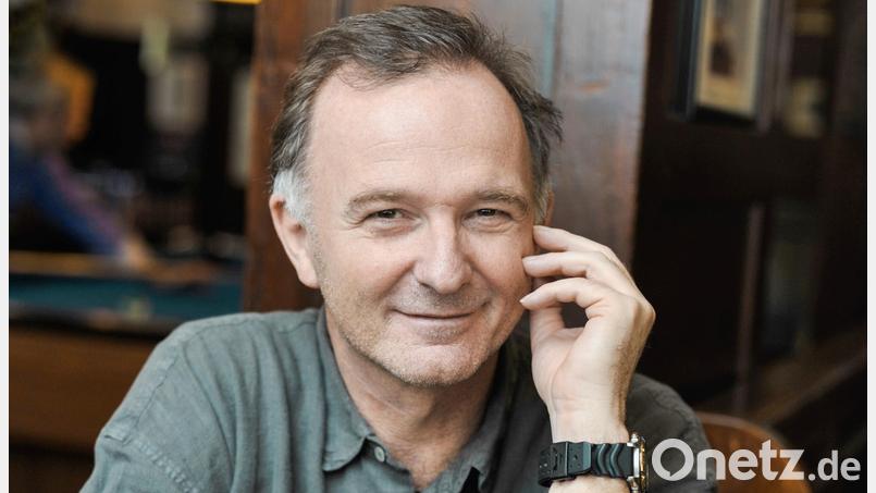 Michael Lerchenberg bringt Ludwig Thoma und Max Reger zusammen. Bild: Hagen Schnauss/exb