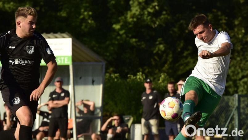 Manuel Zühlke (rechts) soll den TSV Stulln auch zum Derbysieg gegen den TV Nabburg schießen. Bild: mhs