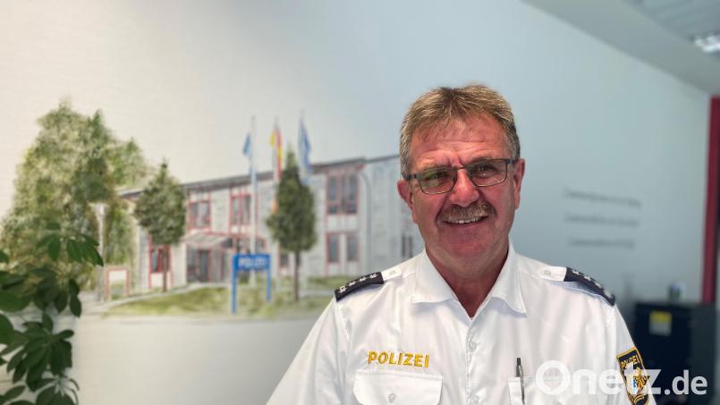 Erster Polizeihauptkommissar Martin Zehent geht in wenigen Tagen nach über 44 Jahren in Ruhestand. Der 62-jährige Chef der PI Vohenstrauß ist der dienstälteste Dienststellenleiter der Oberpfalz. Bild: ck